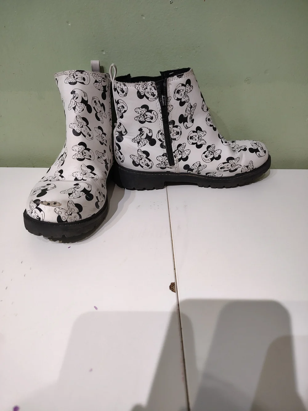 Disney Minnie Mouse White and Black Rain Boots Combat Shoes Big Girl Size 2